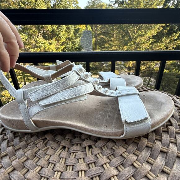 Vionic Sandals Shoes Womens Size 11 Mikah White Leather Strap Pearl Stud Comfort - Picture 11 of 16